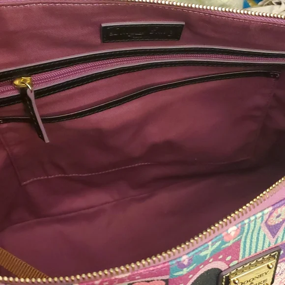 Dooney & Bourke - Disney It's a Small World - Shoulder Bag - Picture 10 of 16